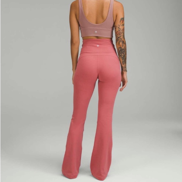 Lululemon Groove Super-High-Rise Flared Pant Nulu
Brier Rose - Picture 2 of 12